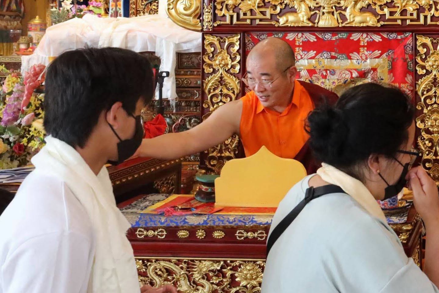 HH Chogtrul Gyangkhang Rinpoche giving empowerment